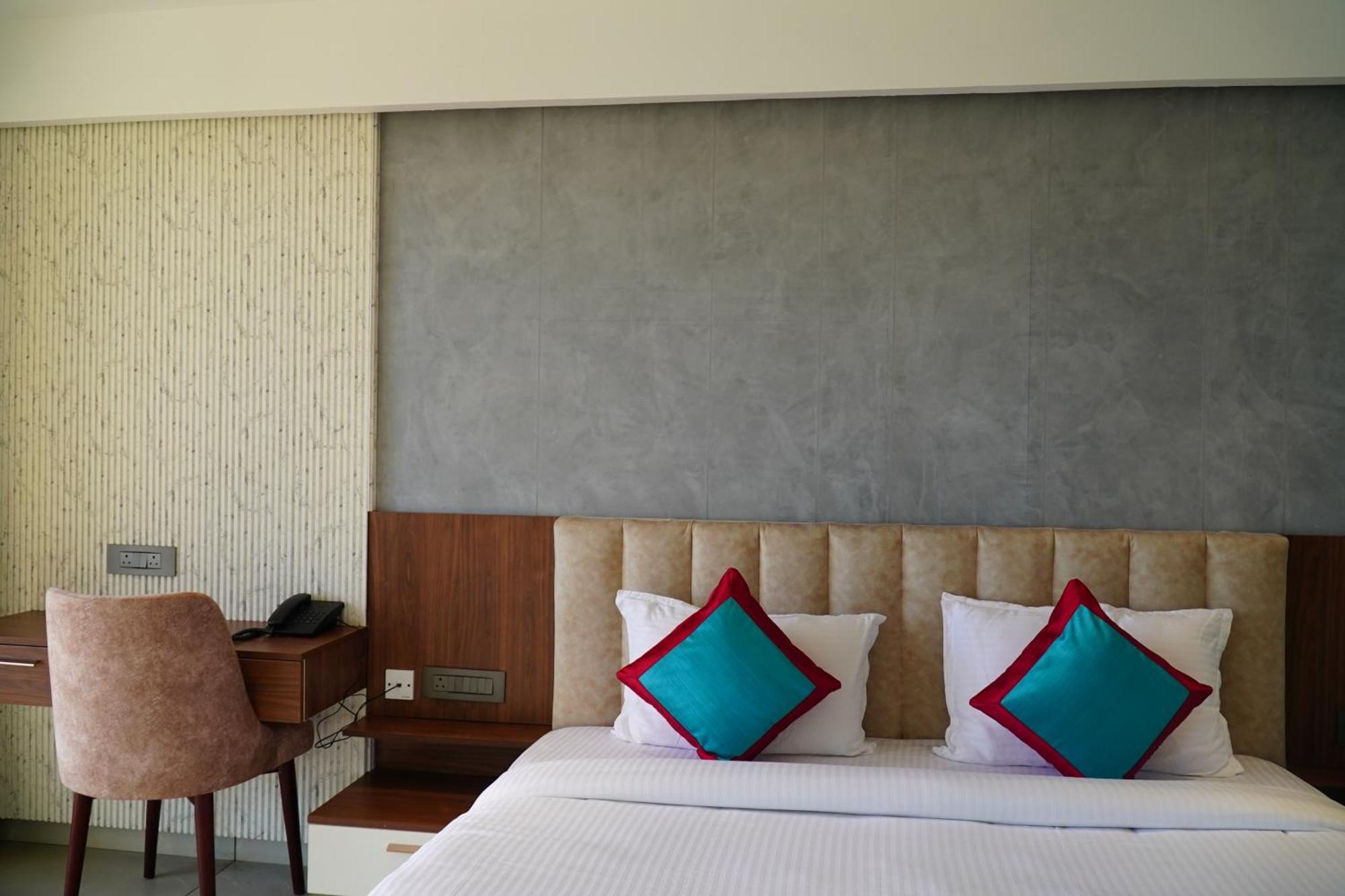 The Clouds End Hotel Devikolam ภายนอก รูปภาพ