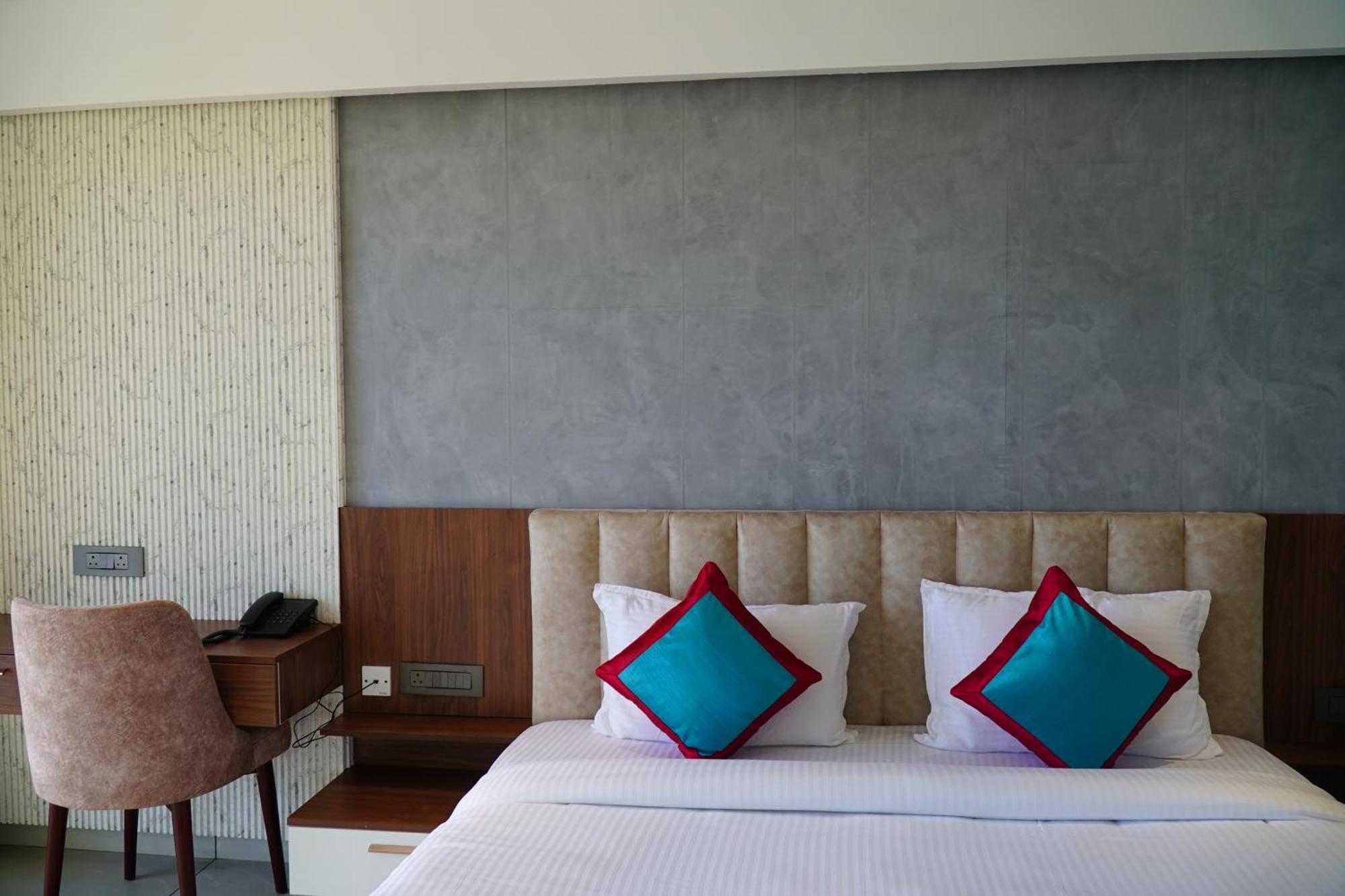 The Clouds End Hotel Devikolam ภายนอก รูปภาพ