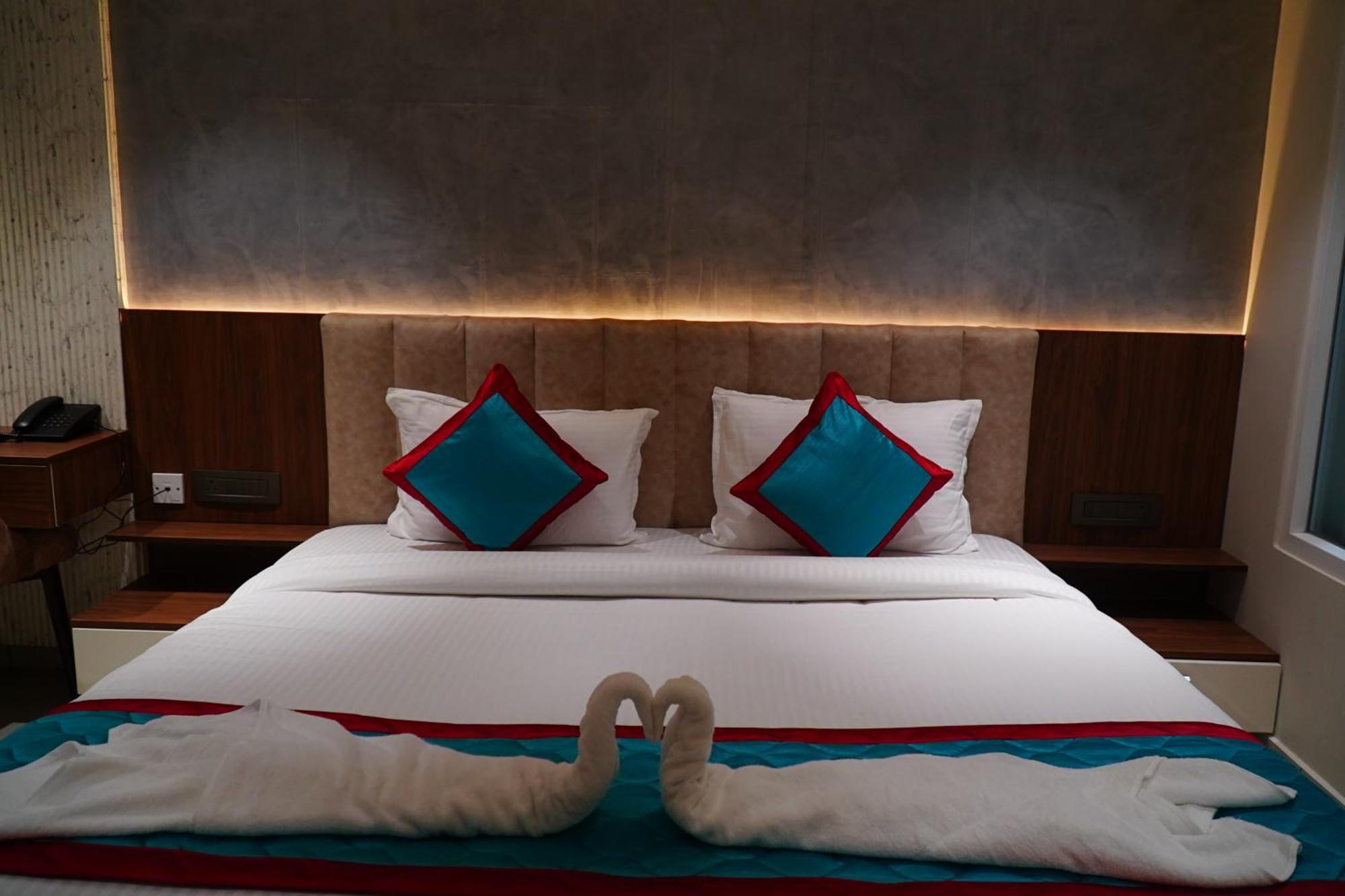 The Clouds End Hotel Devikolam ภายนอก รูปภาพ