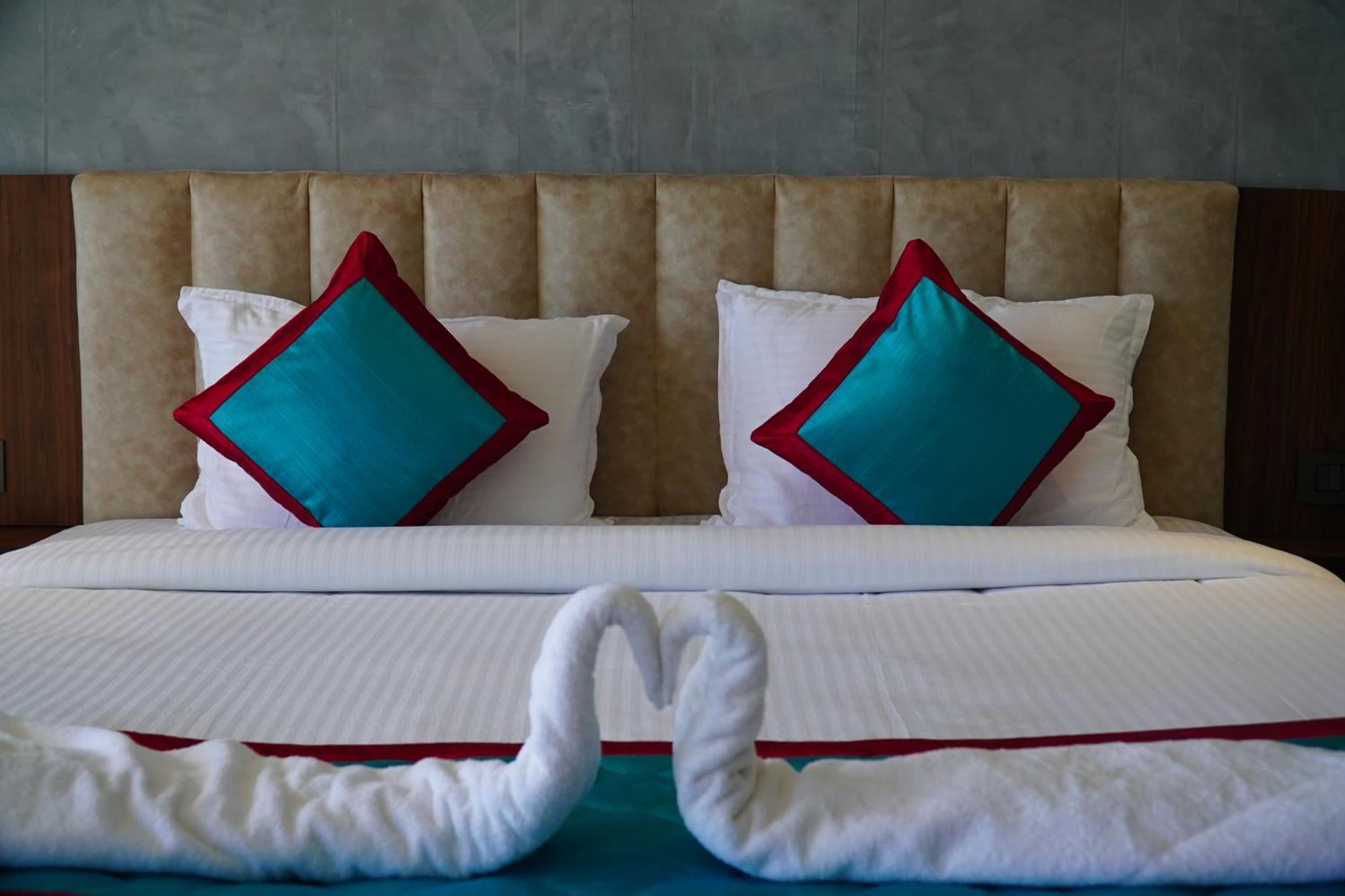 The Clouds End Hotel Devikolam ภายนอก รูปภาพ