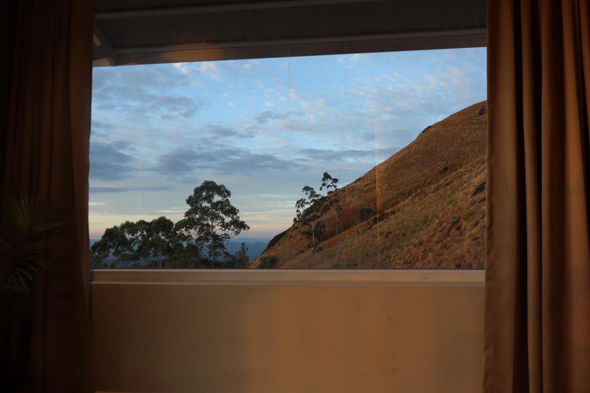 The Clouds End Hotel Devikolam ภายนอก รูปภาพ
